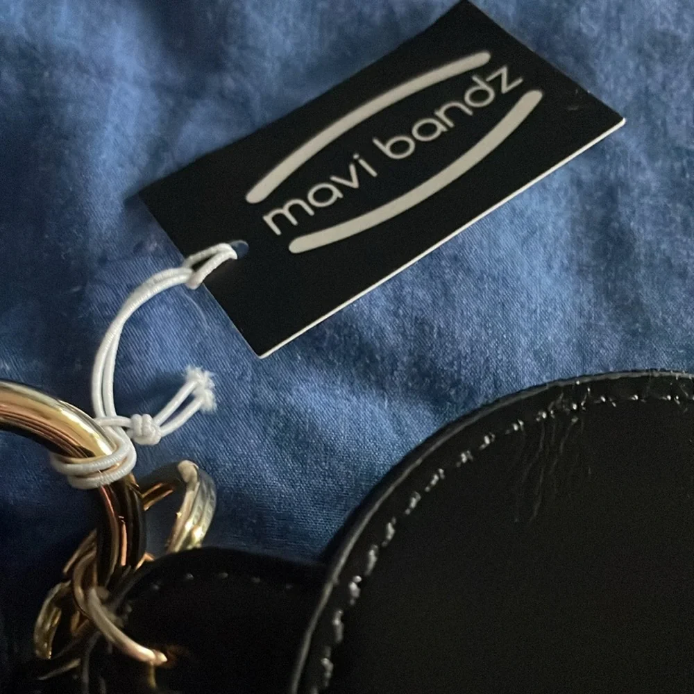 Mavi Bandz wristlet